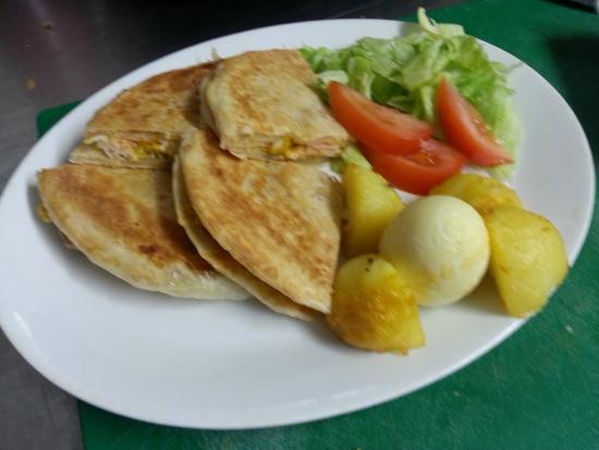 Tuntun's Cafe